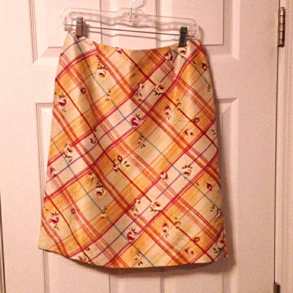 NEXX. Size M.  Women's fully lined skirt.